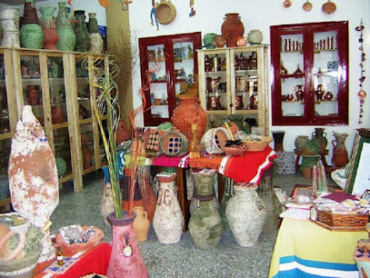 MUSEO DE APEROS Y COSTUMBRES POPULARES Y TIENDA DE ARTESANIA